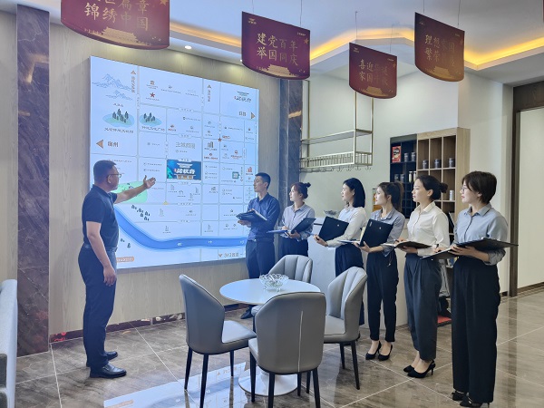 王思軍出席徽鹽地產集團黨委理論學習中心組學習擴大會